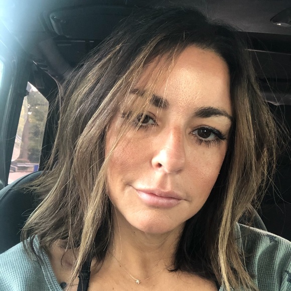 Meet your Posher, Julie - Picture 2 of 2